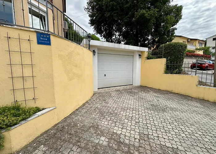 Car * Crikvenica